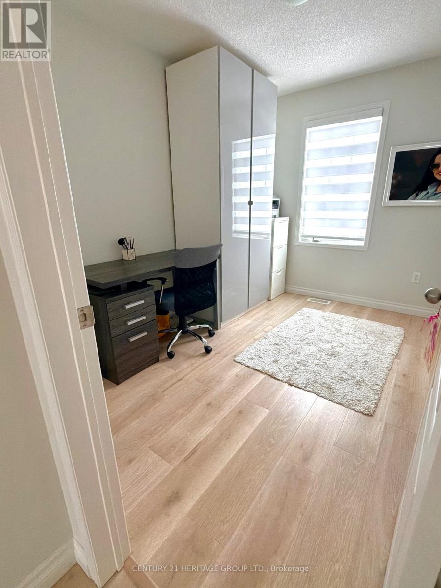 58 Russel Drive, Bradford West Gwillimbury (Bradford), Ontario  L3Z 0M9 - Photo 18 - N12825090