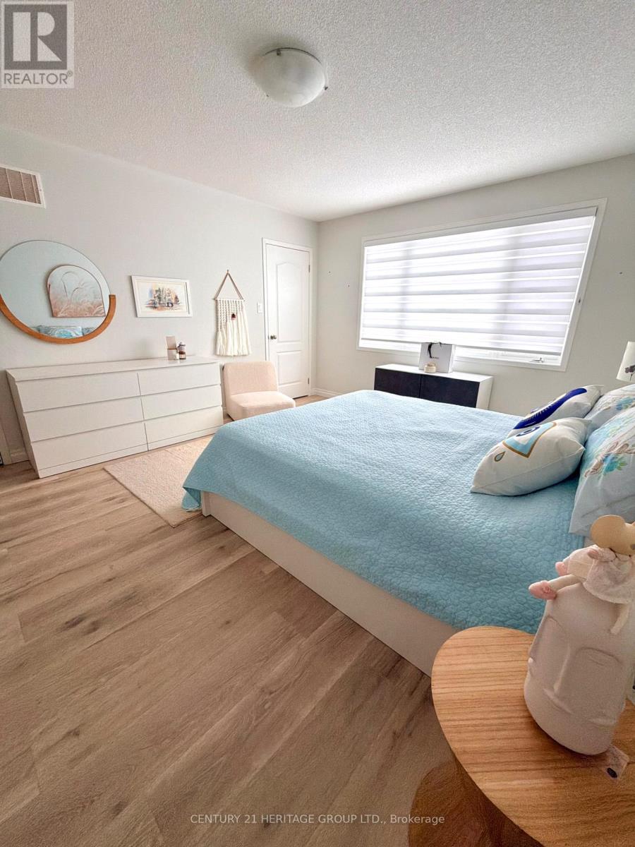 58 Russel Drive, Bradford West Gwillimbury (Bradford), Ontario  L3Z 0M9 - Photo 8 - N12825090