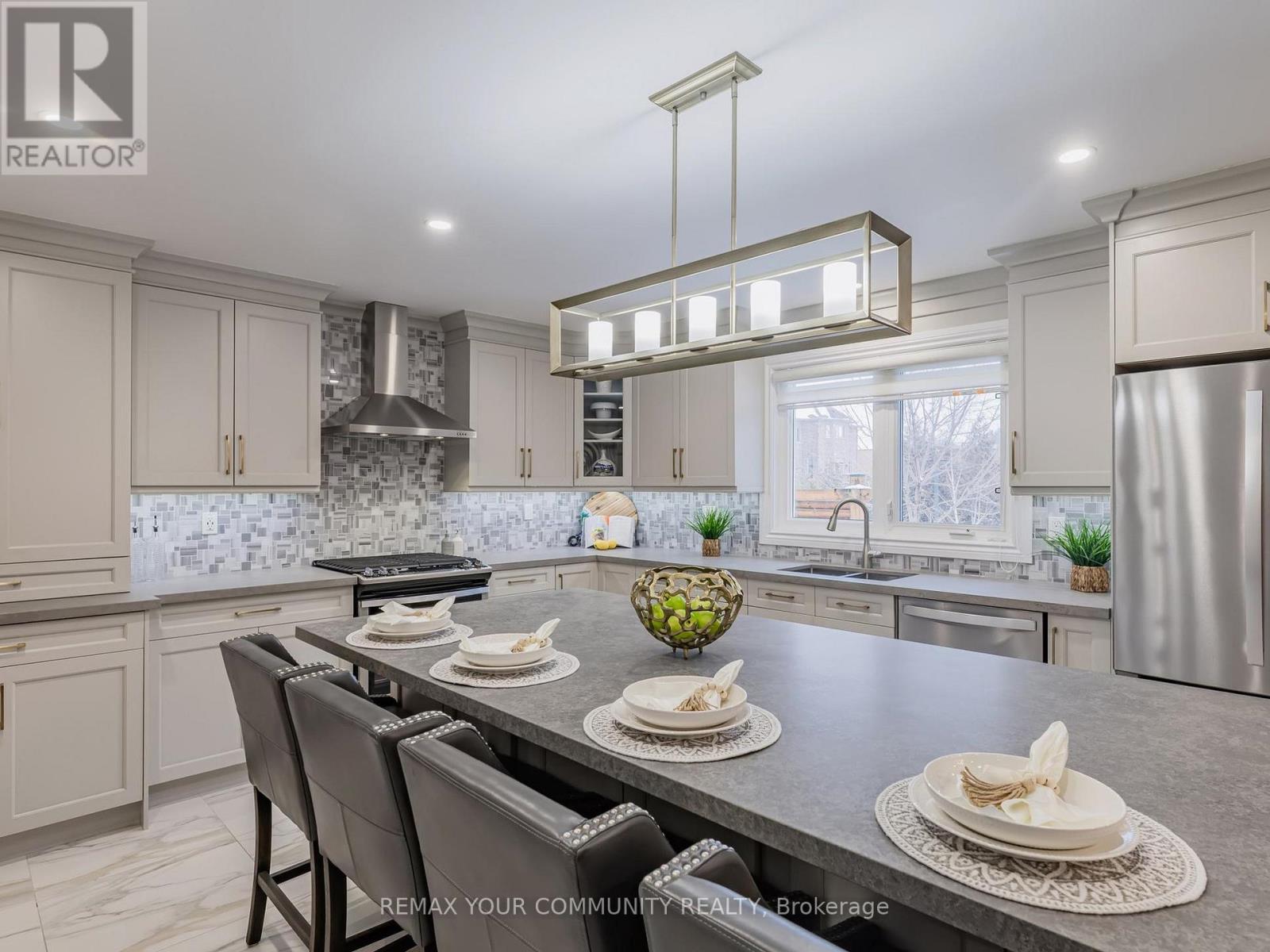 130 Spruce Avenue, Richmond Hill, Ontario  L4C 6W1 - Photo 10 - N12825202