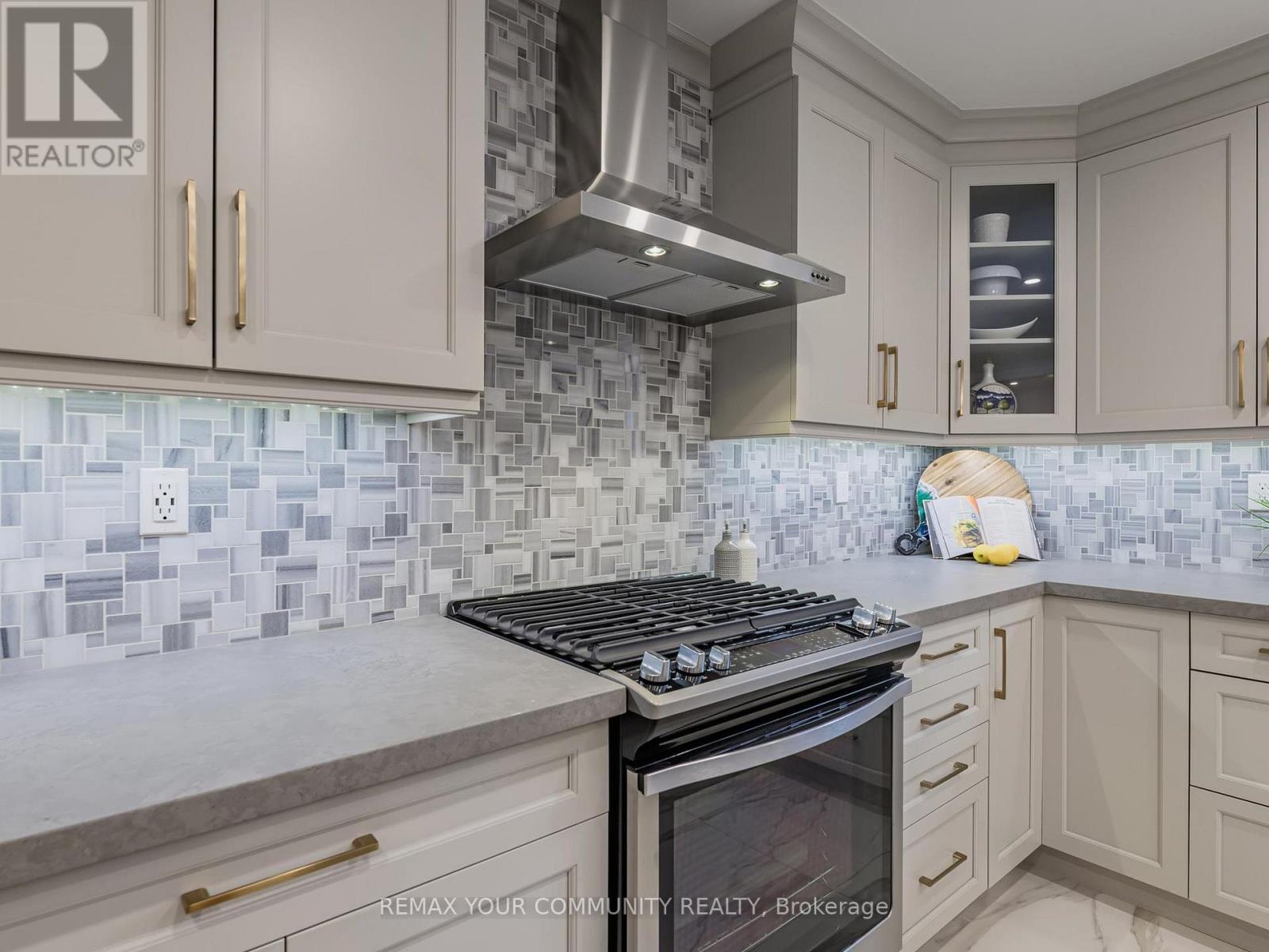 130 Spruce Avenue, Richmond Hill, Ontario  L4C 6W1 - Photo 15 - N12825202