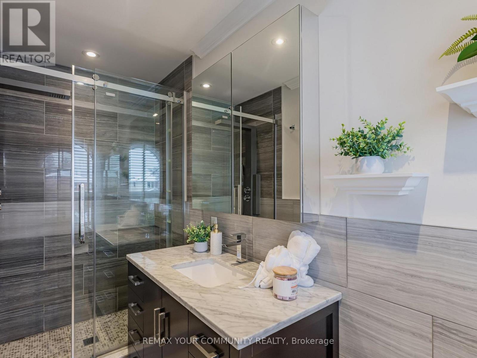 130 Spruce Avenue, Richmond Hill, Ontario  L4C 6W1 - Photo 21 - N12825202