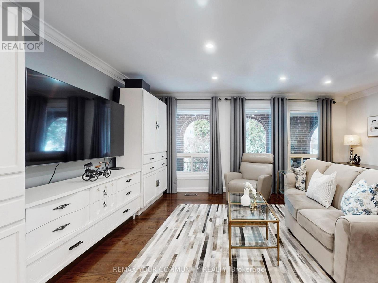 130 Spruce Avenue, Richmond Hill, Ontario  L4C 6W1 - Photo 3 - N12825202