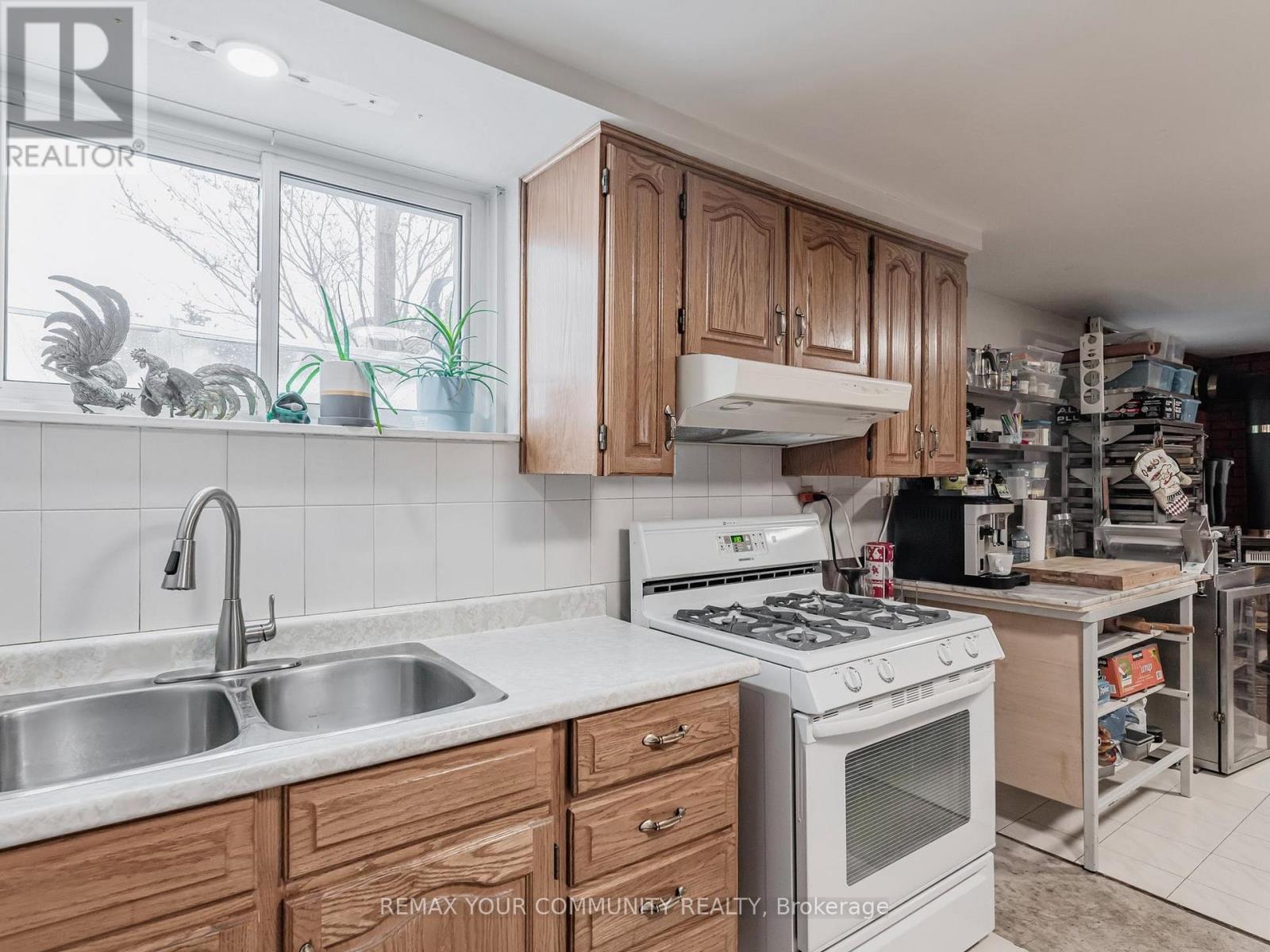 130 Spruce Avenue, Richmond Hill, Ontario  L4C 6W1 - Photo 33 - N12825202