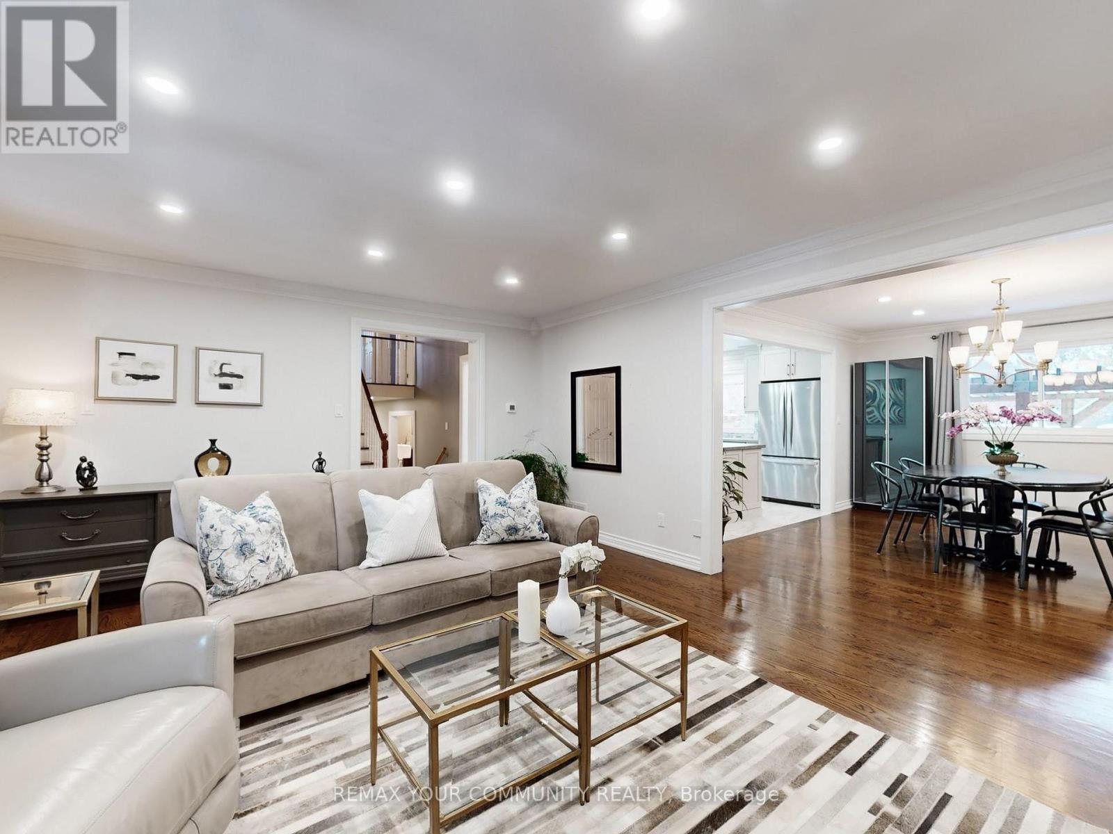 130 Spruce Avenue, Richmond Hill, Ontario  L4C 6W1 - Photo 6 - N12825202