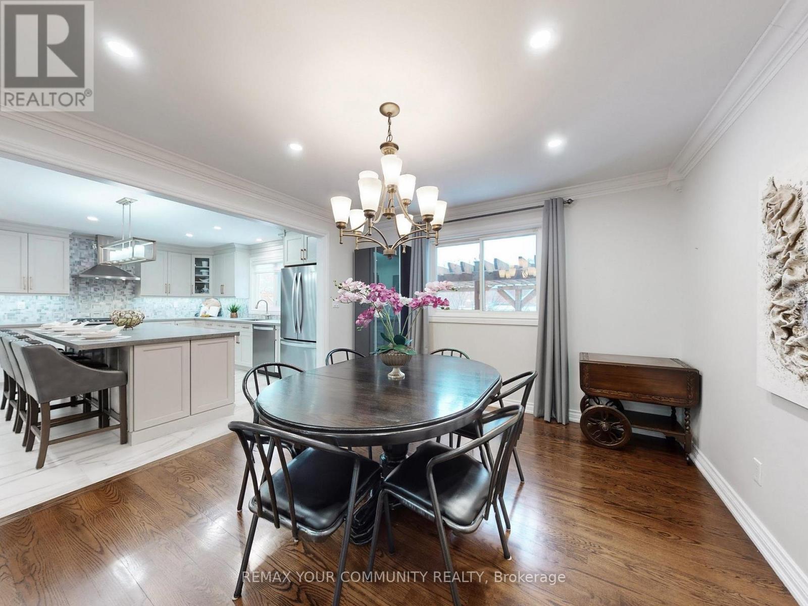 130 Spruce Avenue, Richmond Hill, Ontario  L4C 6W1 - Photo 8 - N12825202