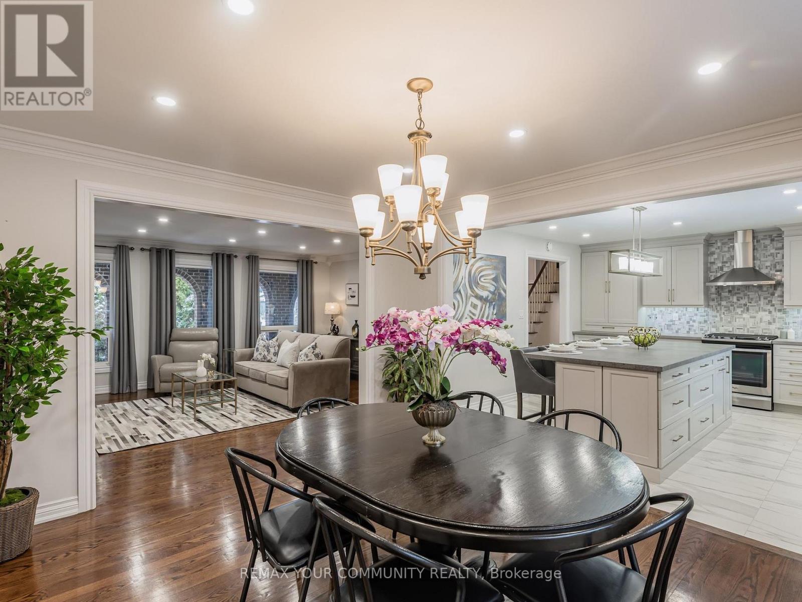 130 Spruce Avenue, Richmond Hill, Ontario  L4C 6W1 - Photo 9 - N12825202