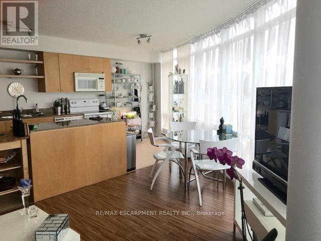 2510 - 373 Front Street W, Toronto, Ontario  M5V 3R7 - Photo 10 - C12825336