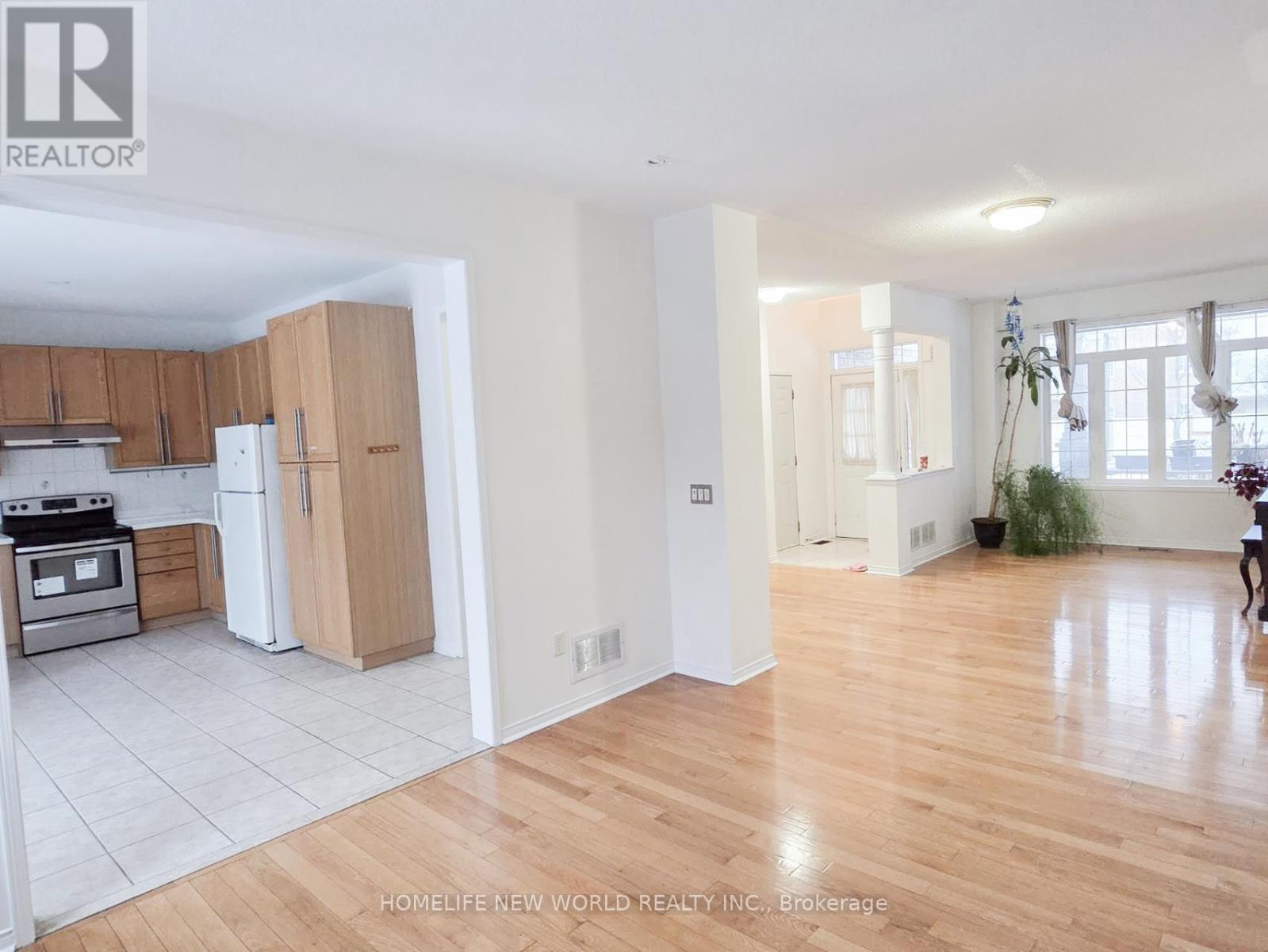 4 Belgrave Square, Markham, Ontario  L6C 2T1 - Photo 4 - N12825350