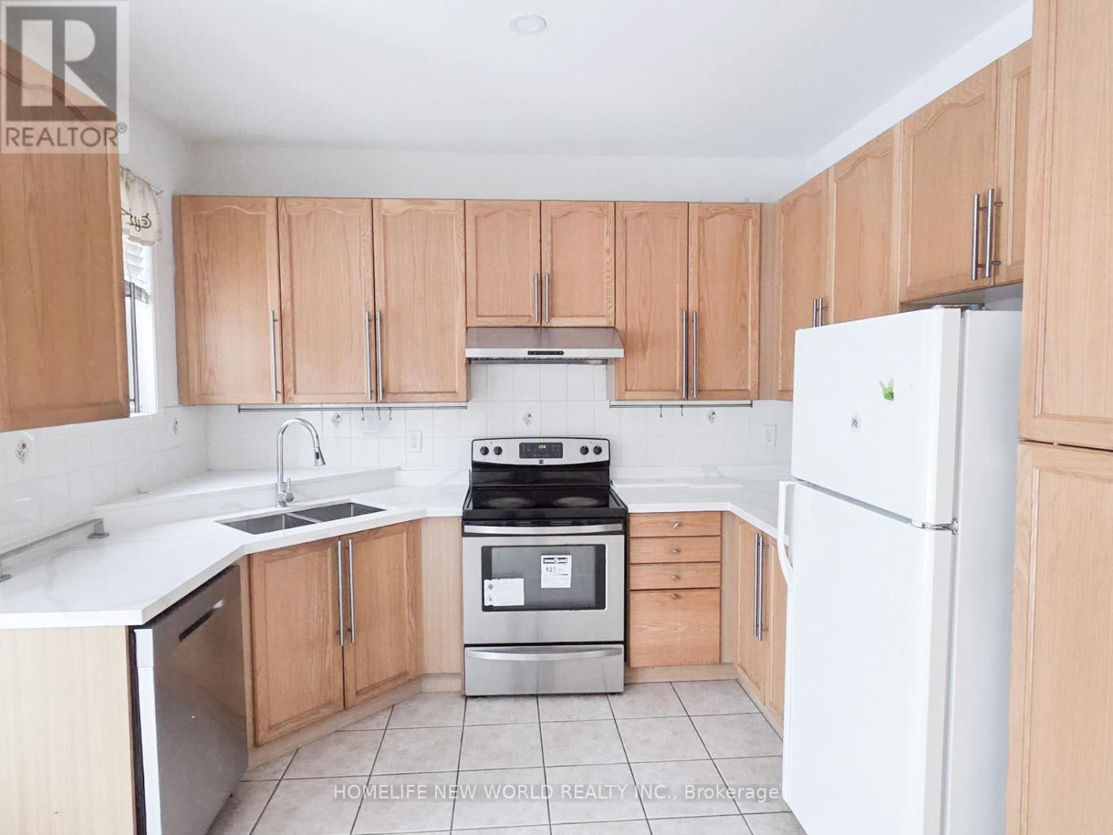 4 Belgrave Square, Markham, Ontario  L6C 2T1 - Photo 6 - N12825350