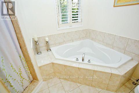 39 Maroon Drive, Richmond Hill, Ontario  L4E 5B4 - Photo 14 - N12825368