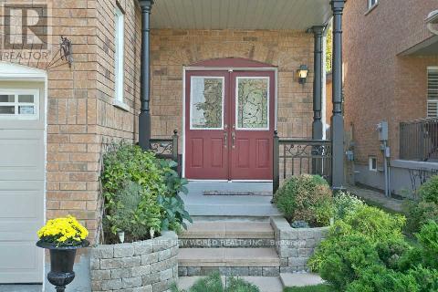 39 Maroon Drive, Richmond Hill, Ontario  L4E 5B4 - Photo 2 - N12825368