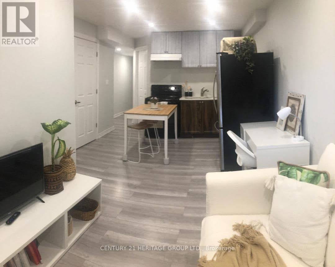 58 Russel Drive, Bradford West Gwillimbury, Ontario  L3Z 0M9 - Photo 13 - N12825090