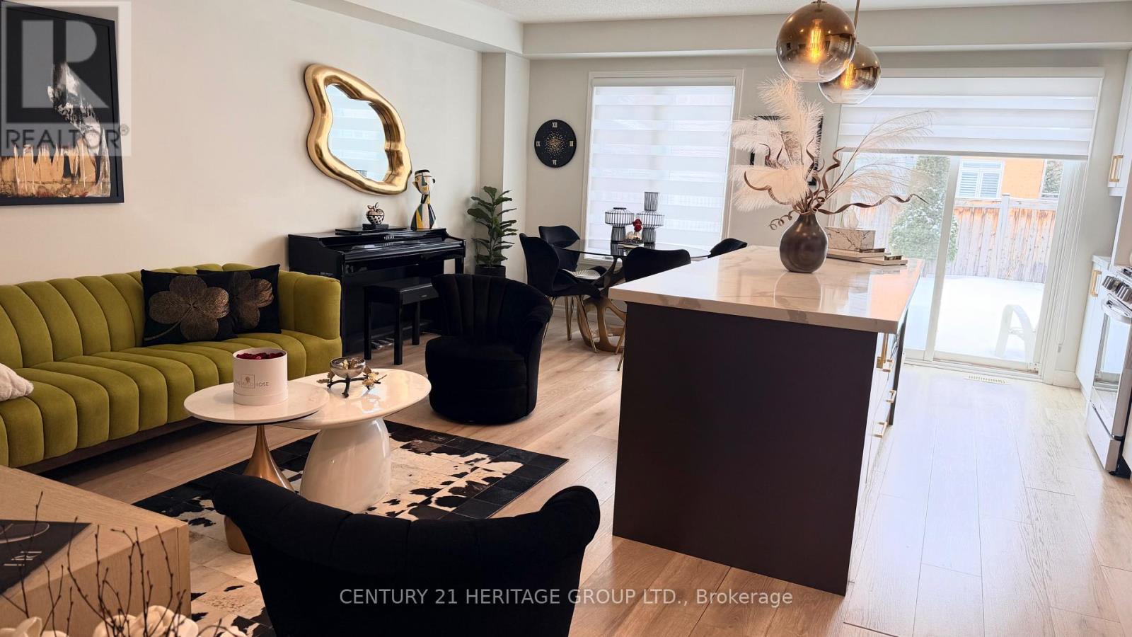 58 Russel Drive, Bradford West Gwillimbury, Ontario  L3Z 0M9 - Photo 4 - N12825090