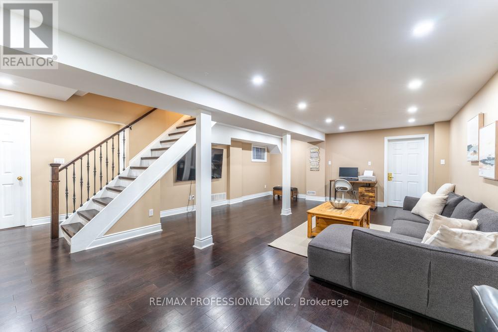 7108 Gablehurst Crescent, Mississauga, Ontario  L5W 1E7 - Photo 30 - W12822836