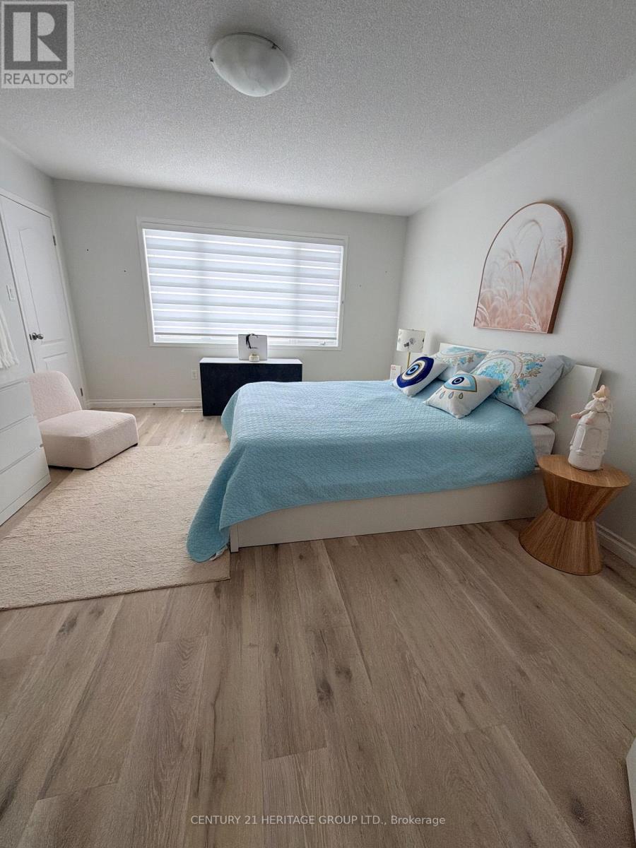 58 Russel Drive, Bradford West Gwillimbury, Ontario  L3Z 0M9 - Photo 7 - N12825090