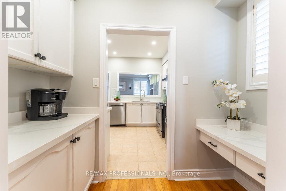 7108 Gablehurst Crescent, Mississauga, Ontario  L5W 1E7 - Photo 8 - W12822836