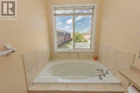 1375 Weir Chase, Mississauga, Ontario  L5V 2X1 - Photo 15 - W12825322