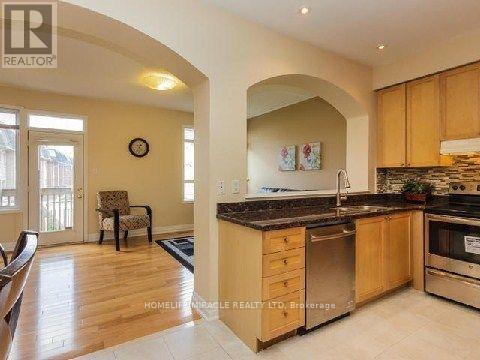 1375 Weir Chase, Mississauga, Ontario  L5V 2X1 - Photo 4 - W12825322