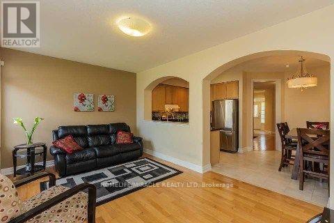 1375 Weir Chase, Mississauga, Ontario  L5V 2X1 - Photo 7 - W12825322
