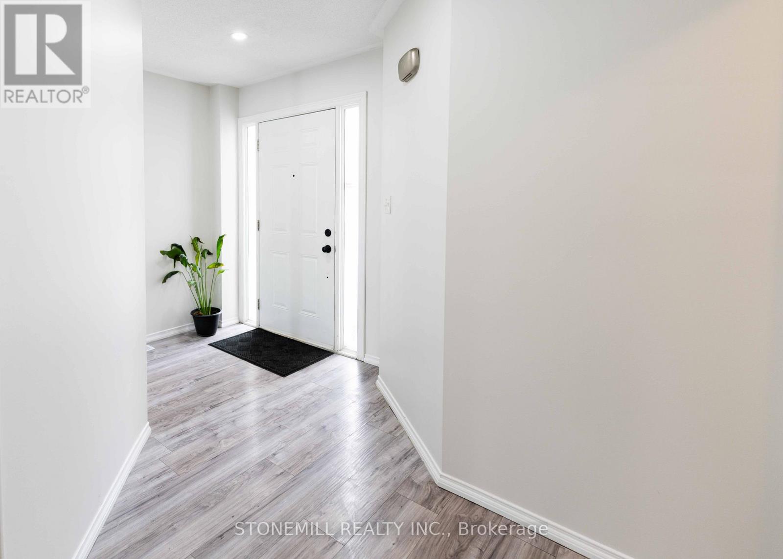 6798 Bansbridge Crescent, Mississauga, Ontario  L5N 6T3 - Photo 6 - W12825332