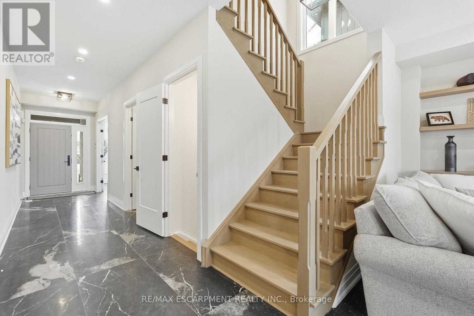 7 Bartlett Avenue, Grimsby, Ontario  L3M 5N7 - Photo 14 - X12825352