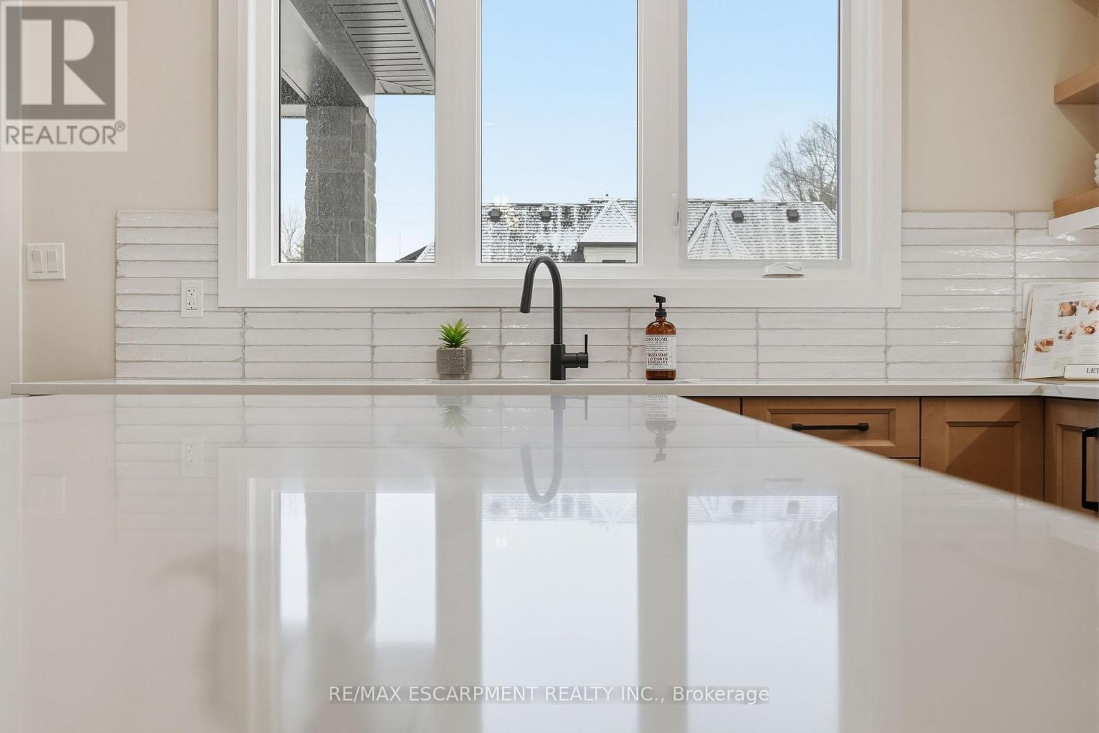 7 Bartlett Avenue, Grimsby, Ontario  L3M 5N7 - Photo 20 - X12825352