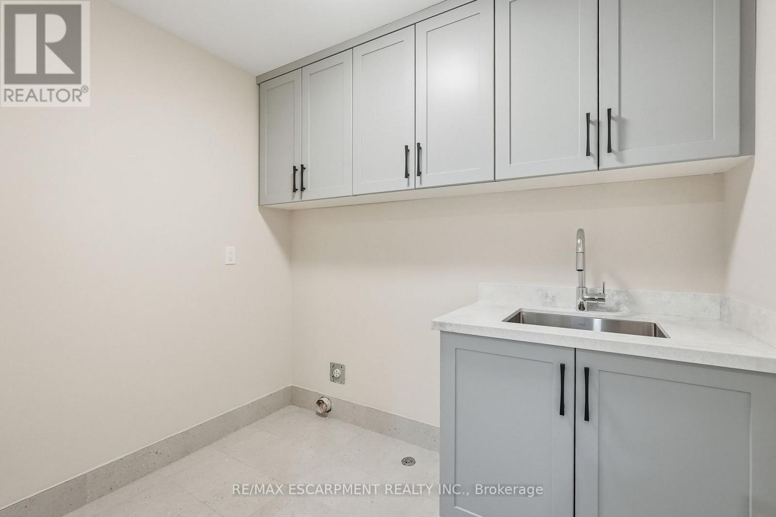 7 Bartlett Avenue, Grimsby, Ontario  L3M 5N7 - Photo 22 - X12825352