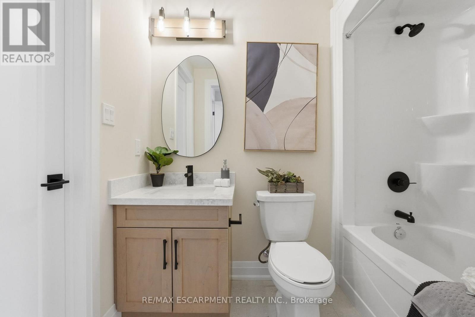 7 Bartlett Avenue, Grimsby, Ontario  L3M 5N7 - Photo 24 - X12825352