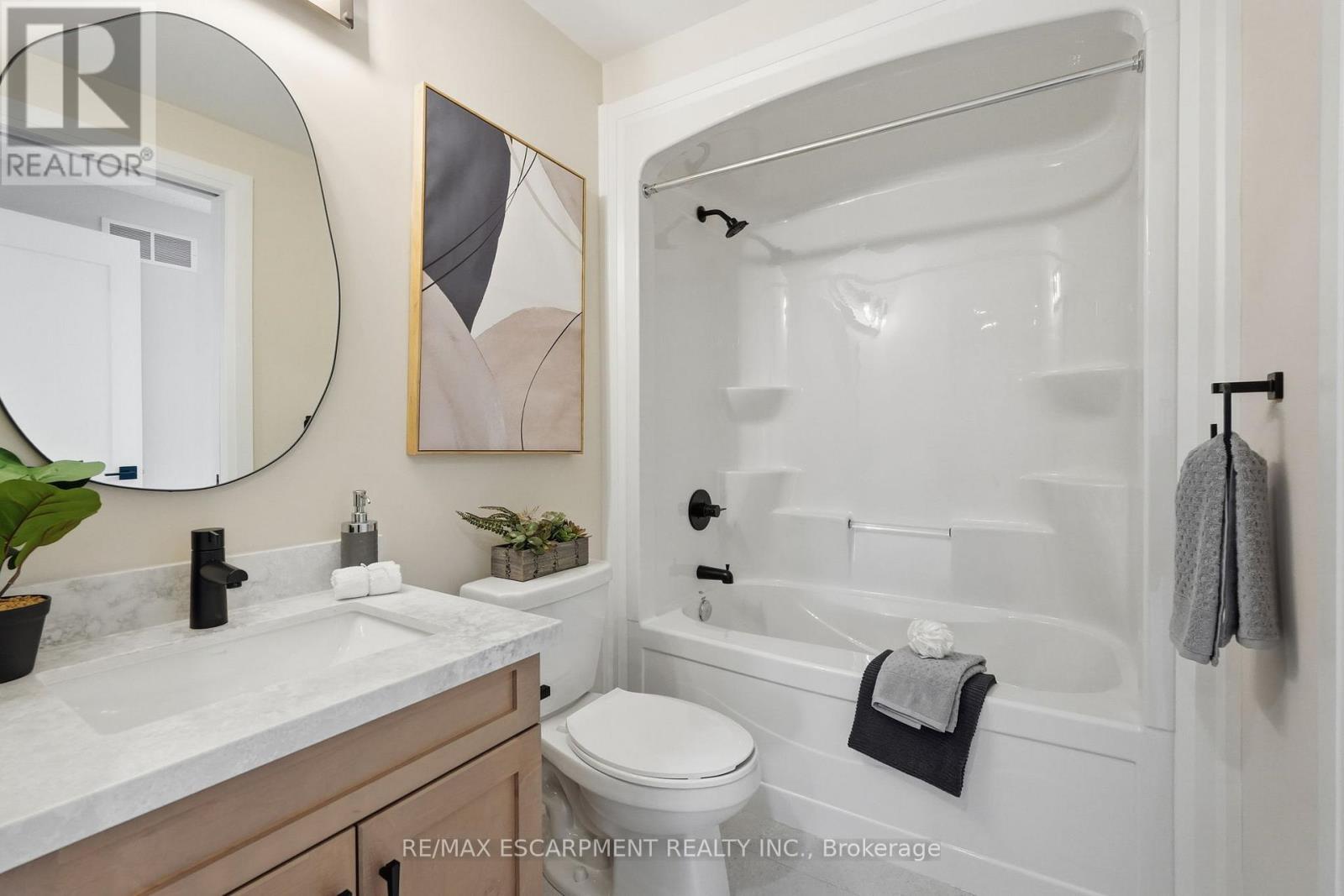 7 Bartlett Avenue, Grimsby, Ontario  L3M 5N7 - Photo 25 - X12825352