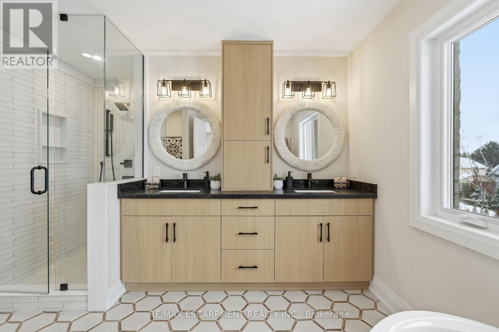 7 Bartlett Avenue, Grimsby, Ontario  L3M 5N7 - Photo 29 - X12825352