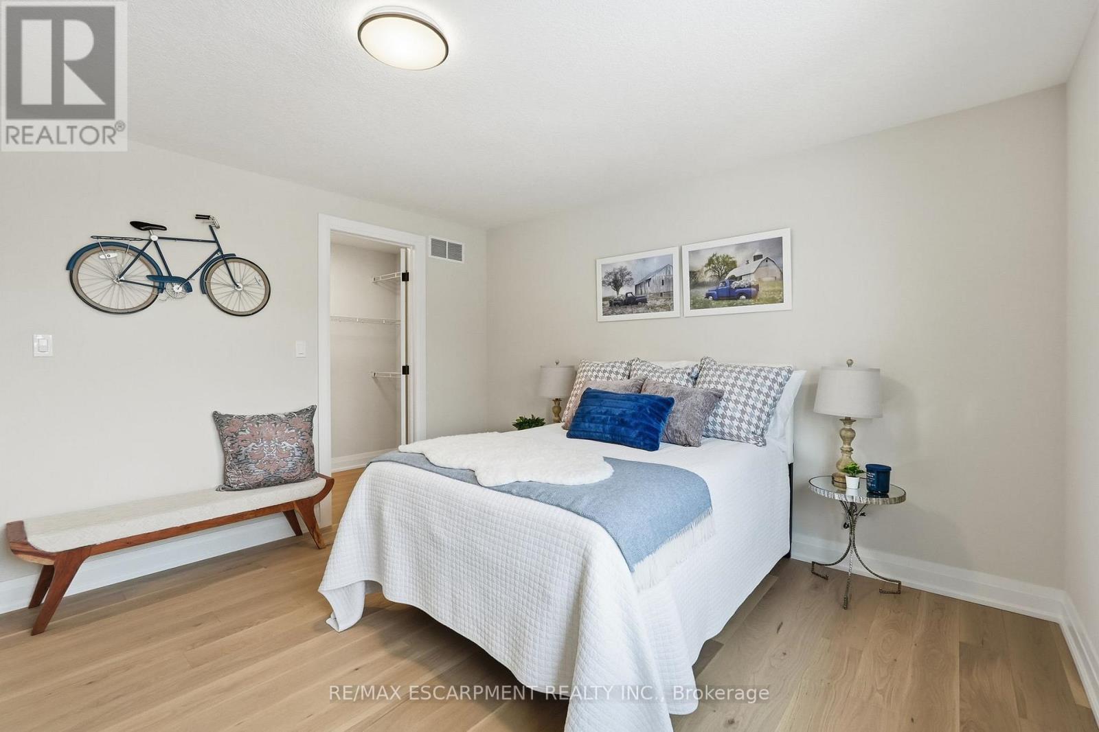 7 Bartlett Avenue, Grimsby, Ontario  L3M 5N7 - Photo 35 - X12825352