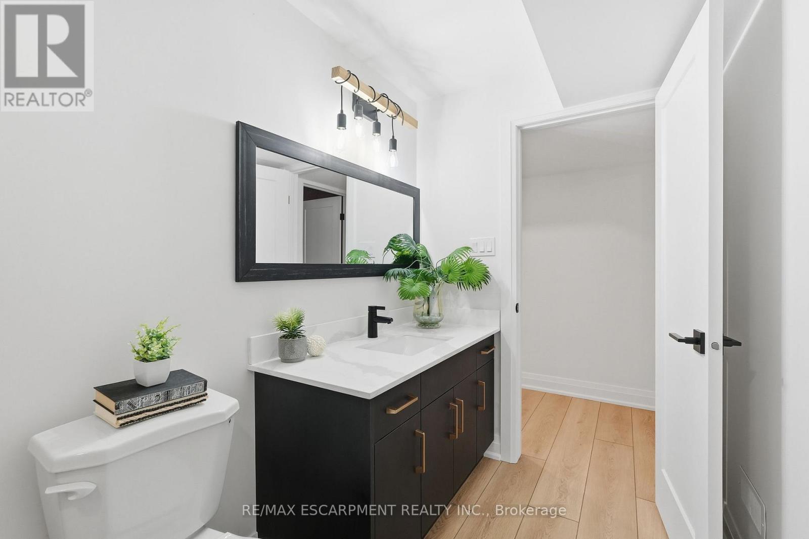 7 Bartlett Avenue, Grimsby, Ontario  L3M 5N7 - Photo 39 - X12825352