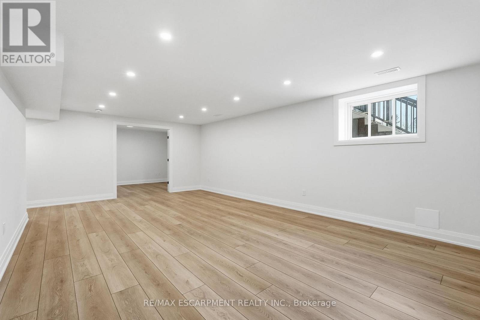 7 Bartlett Avenue, Grimsby, Ontario  L3M 5N7 - Photo 41 - X12825352