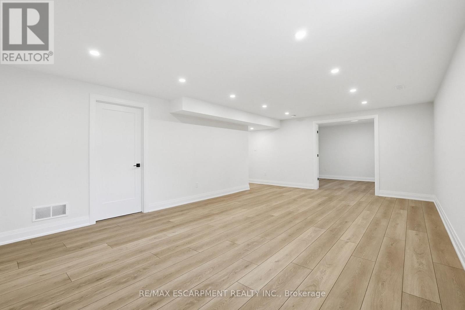 7 Bartlett Avenue, Grimsby, Ontario  L3M 5N7 - Photo 42 - X12825352