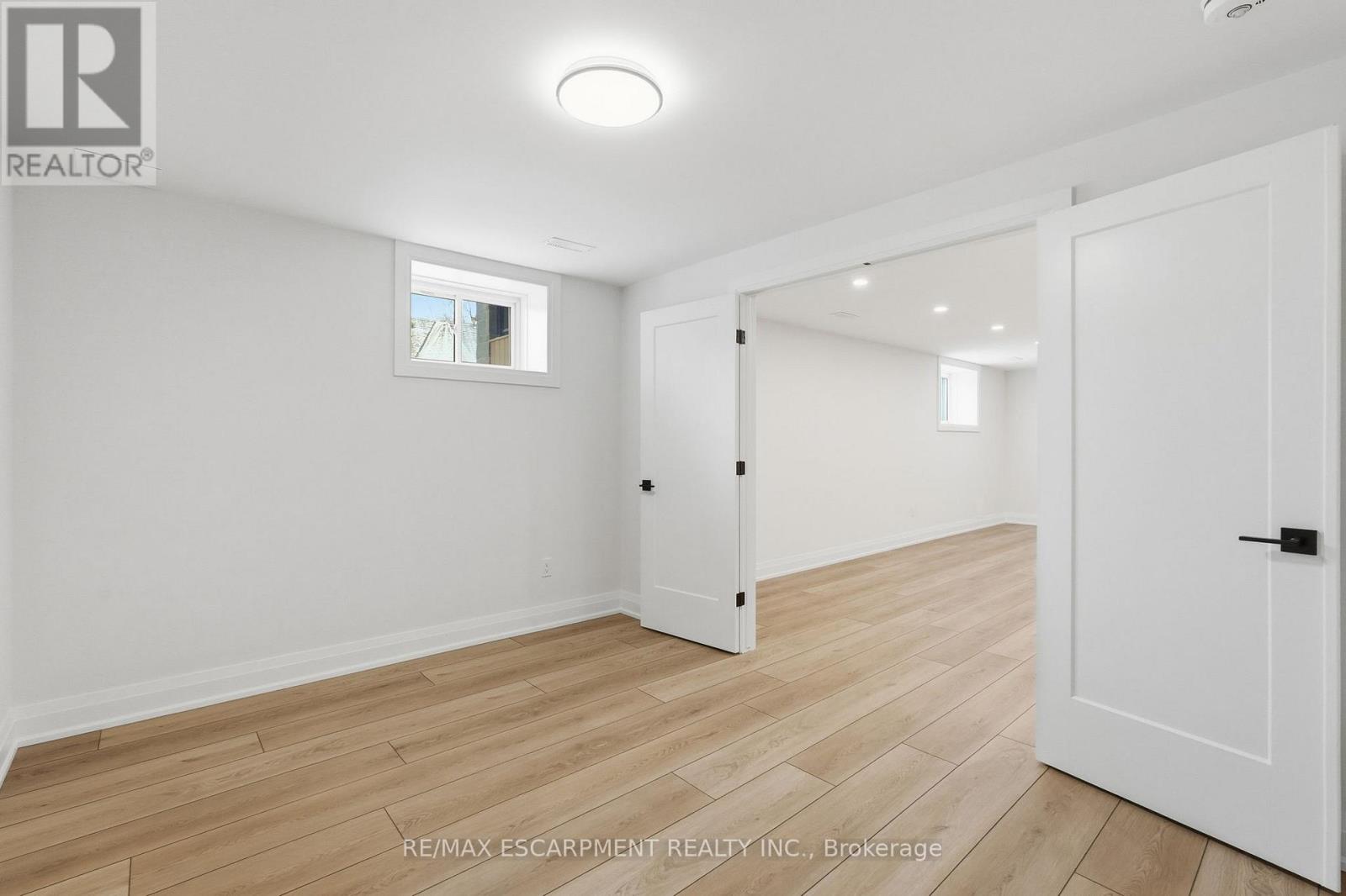 7 Bartlett Avenue, Grimsby, Ontario  L3M 5N7 - Photo 43 - X12825352