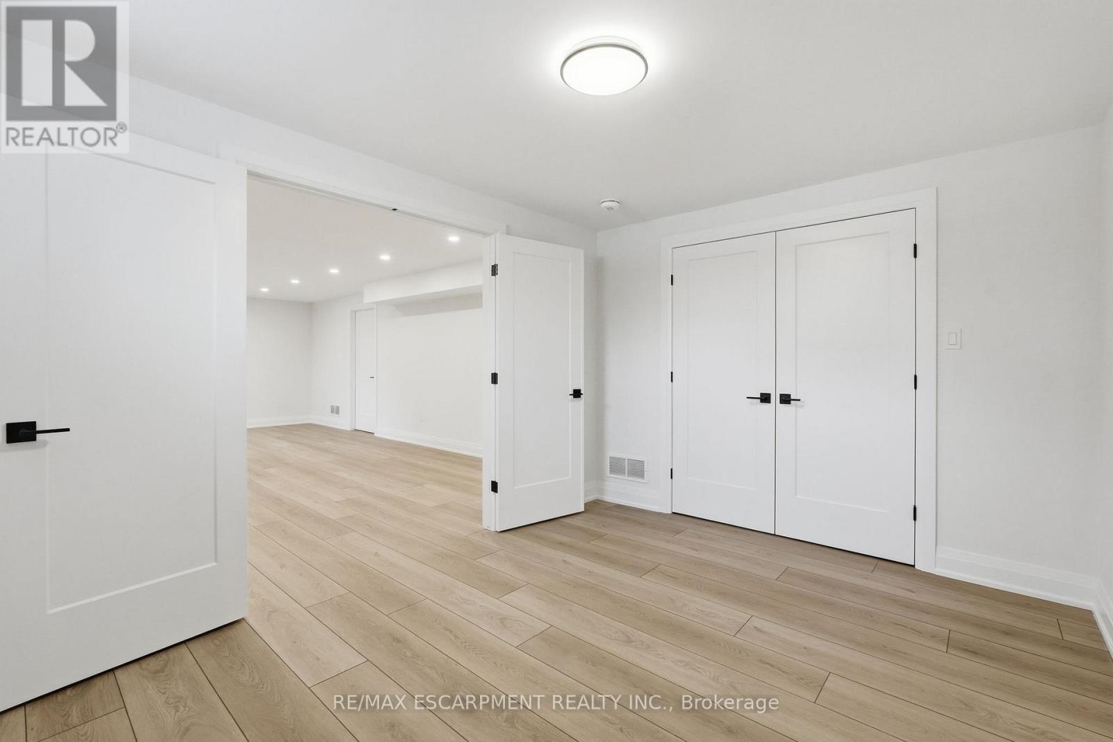 7 Bartlett Avenue, Grimsby, Ontario  L3M 5N7 - Photo 44 - X12825352