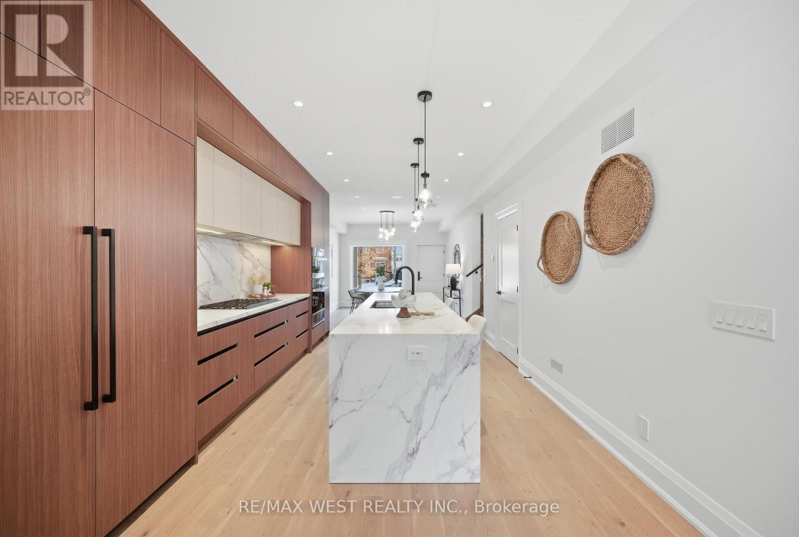 390 St Clarens Avenue, Toronto, Ontario  M6H 3W3 - Photo 13 - C12810200