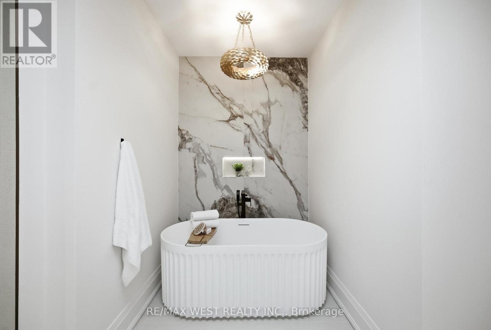 390 St Clarens Avenue, Toronto, Ontario  M6H 3W3 - Photo 28 - C12810200