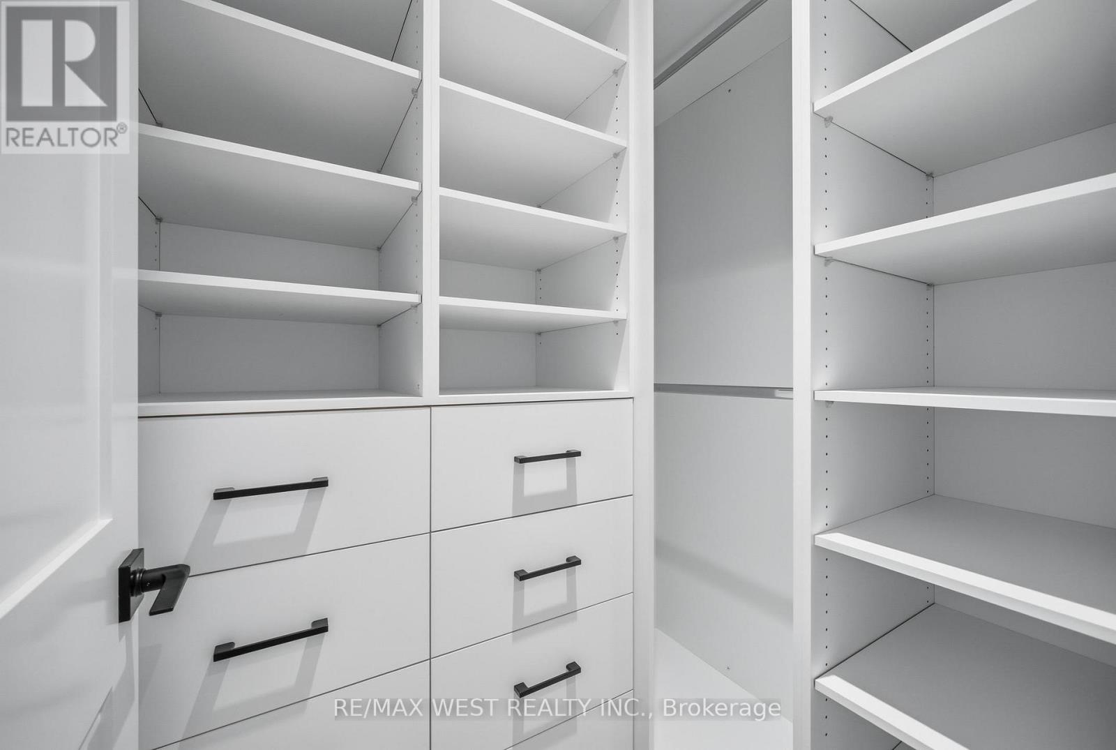 390 St Clarens Avenue, Toronto, Ontario  M6H 3W3 - Photo 35 - C12810200