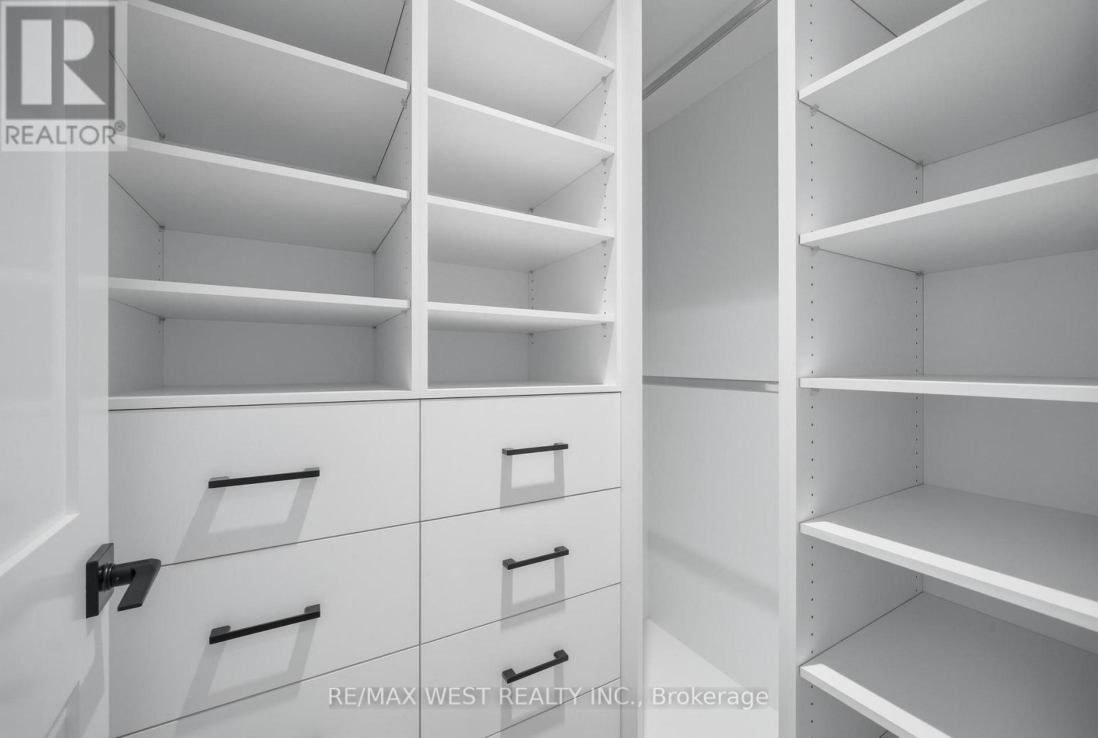 390 St Clarens Avenue, Toronto, Ontario  M6H 3W3 - Photo 33 - C12810200