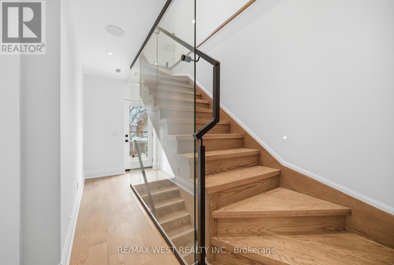 390 St Clarens Avenue, Toronto, Ontario  M6H 3W3 - Photo 29 - C12810200