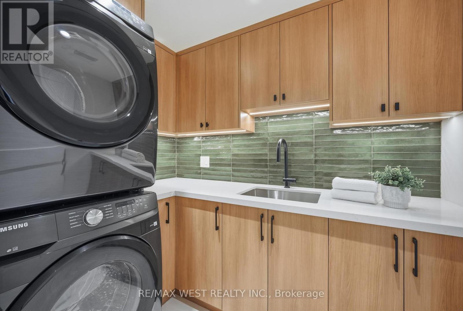 390 St Clarens Avenue, Toronto, Ontario  M6H 3W3 - Photo 39 - C12810200