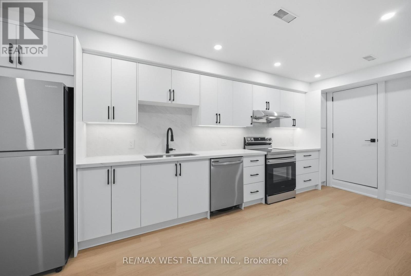 390 St Clarens Avenue, Toronto, Ontario  M6H 3W3 - Photo 41 - C12810200