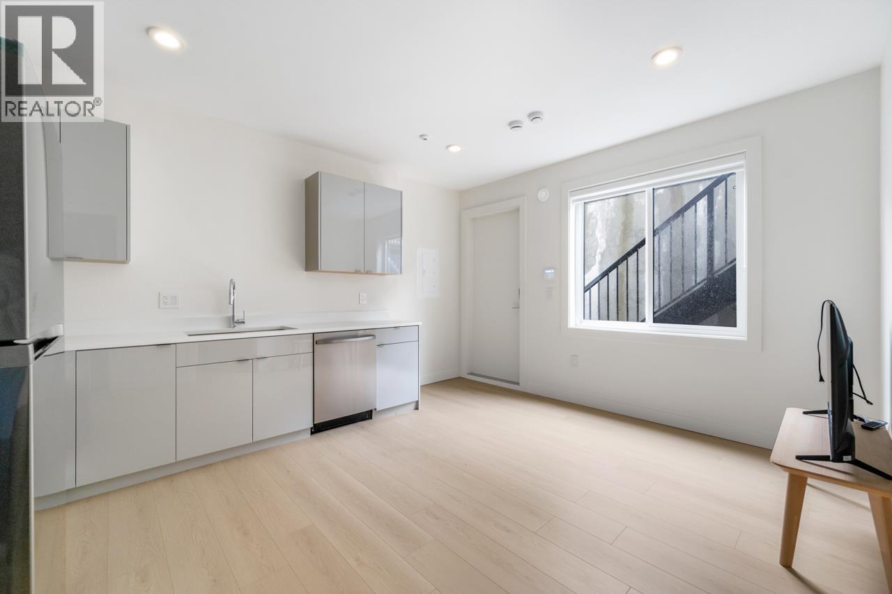 Listing Picture 38 of 39 : 6173 AUBREY STREET, Burnaby / 本拿比 - 魯藝地產 Yvonne Lu Group - MLS Medallion Club Member