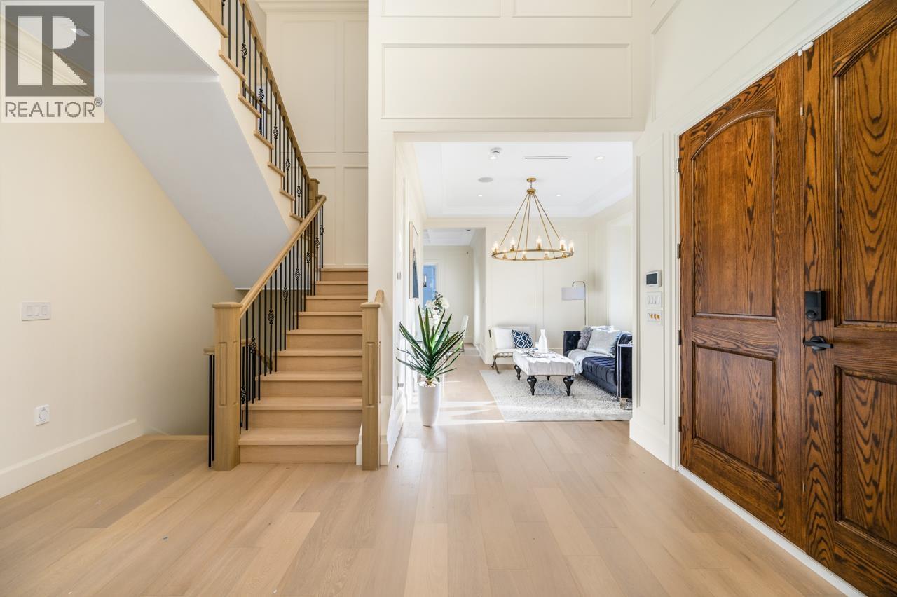 Listing Picture 2 of 39 : 6173 AUBREY STREET, Burnaby / 本拿比 - 魯藝地產 Yvonne Lu Group - MLS Medallion Club Member