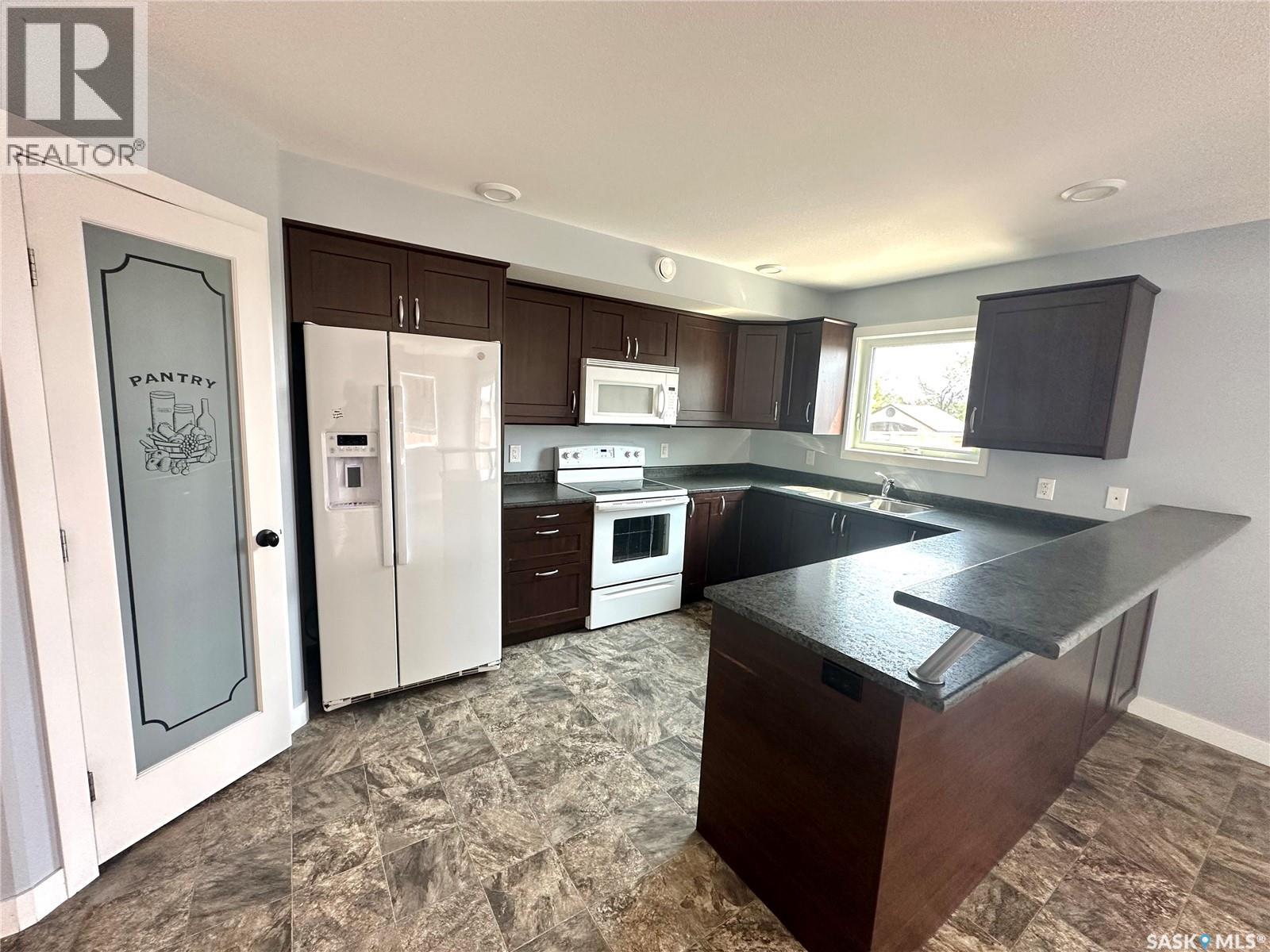 562 105th Street, North Battleford, Saskatchewan  S9A 1R7 - Photo 6 - SK029285