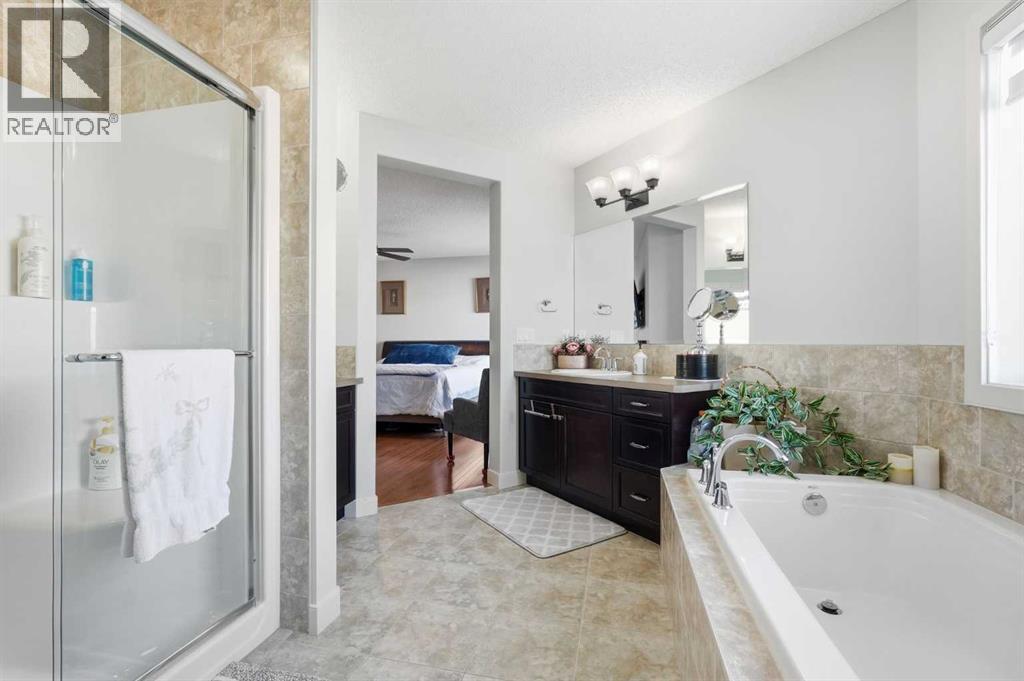 238 Sunset View, Cochrane, Alberta  T4C 4R3 - Photo 21 - A2288446