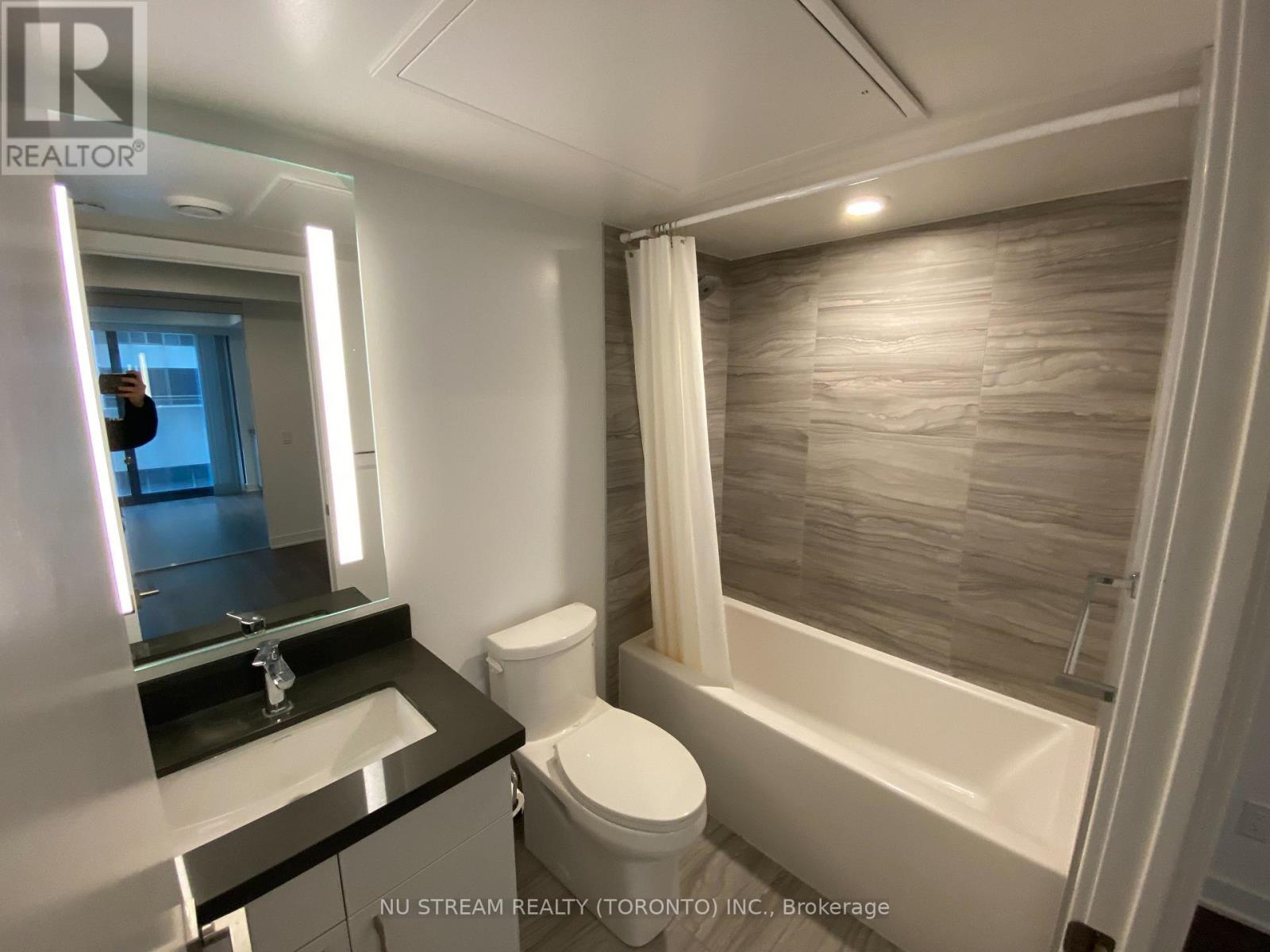 1407 - 188 Cumberland Street, Toronto, Ontario  M5R 0B6 - Photo 17 - C12825400