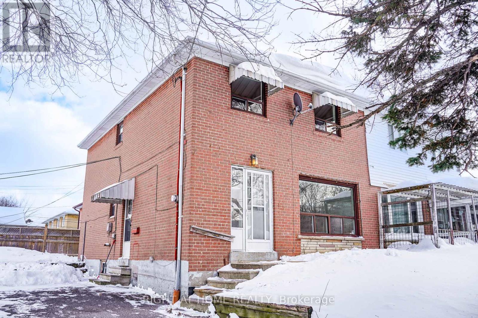 4 Pender Crescent, Toronto, Ontario  M1T 2M7 - Photo 2 - E12825406