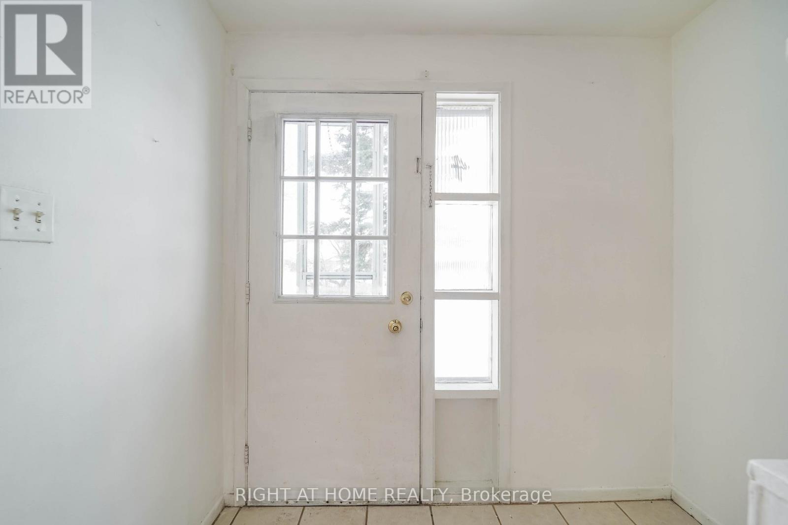 4 Pender Crescent, Toronto, Ontario  M1T 2M7 - Photo 3 - E12825406